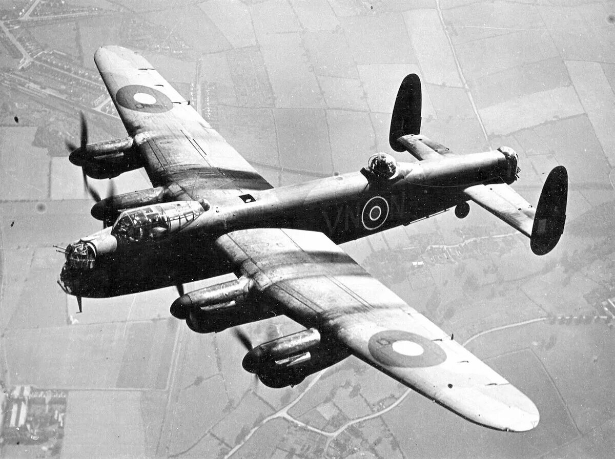 Штурмовик британии. Авро 683 Ланкастер. Ланкастер самолёт второй мировой войны. Бомбардировщик Ланкастер второй мировой войны. Avro 683 "Lancaster", бомбардировщик.