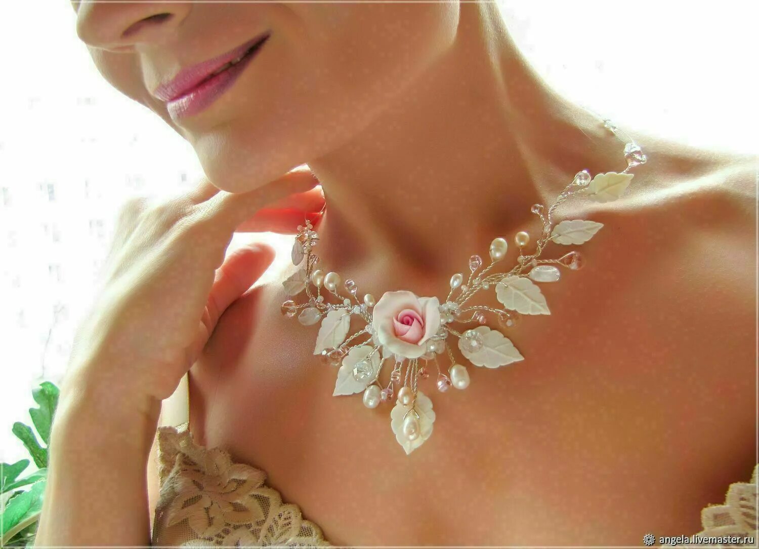 Бижутерия с красными камнями. Exclaim колье 035sg2562n. Москва ожерелье на завтра. Чокер из камней для женщин 45. Подвеска из белого золота с бриллиантами артикул: 1030923-3.