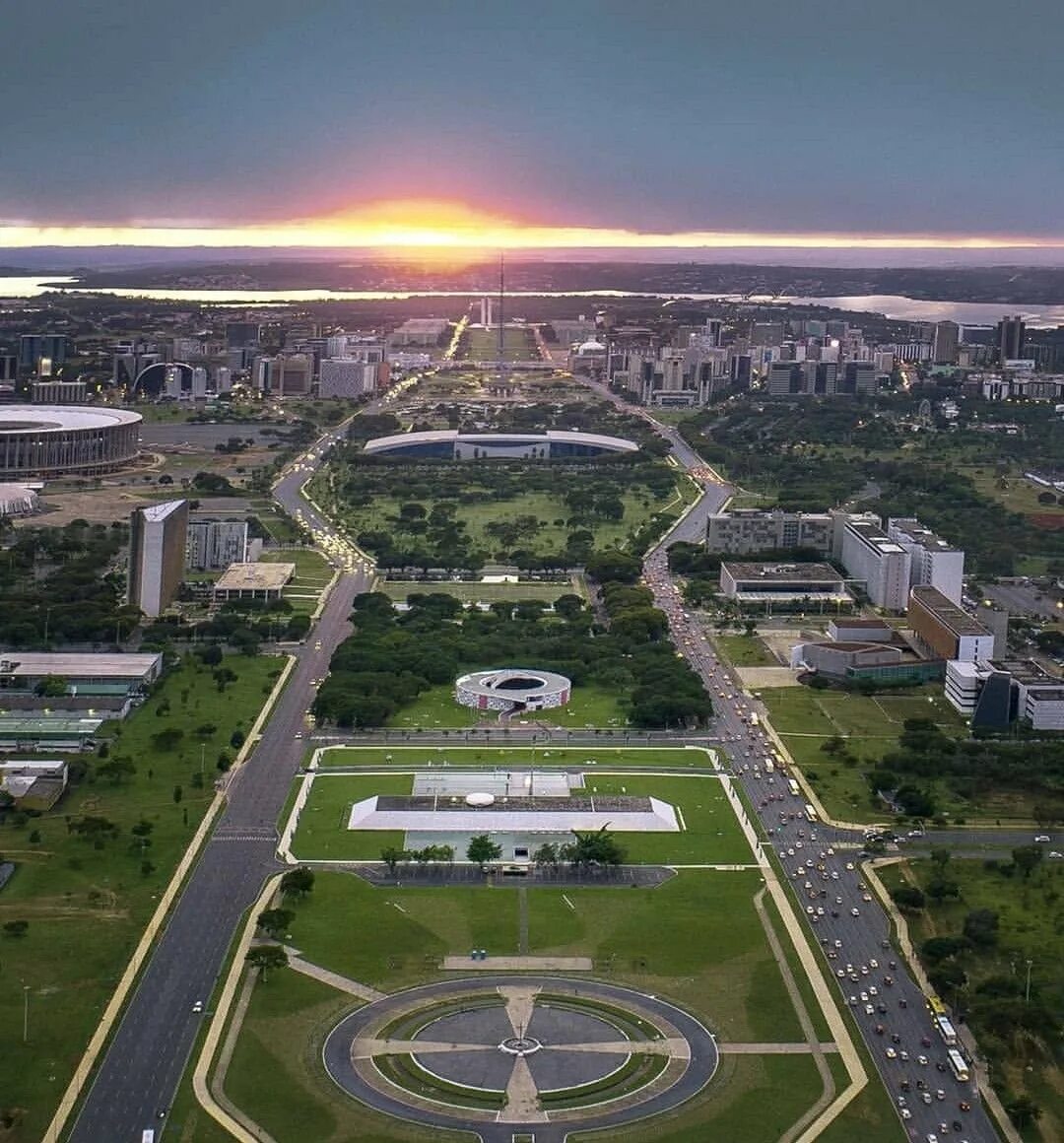 Столицей бразилии является. Столица Бразилиа столица Бразилии. Парк Бразилиа. Бразилия город Бразилиа. Бразилиа площадь.