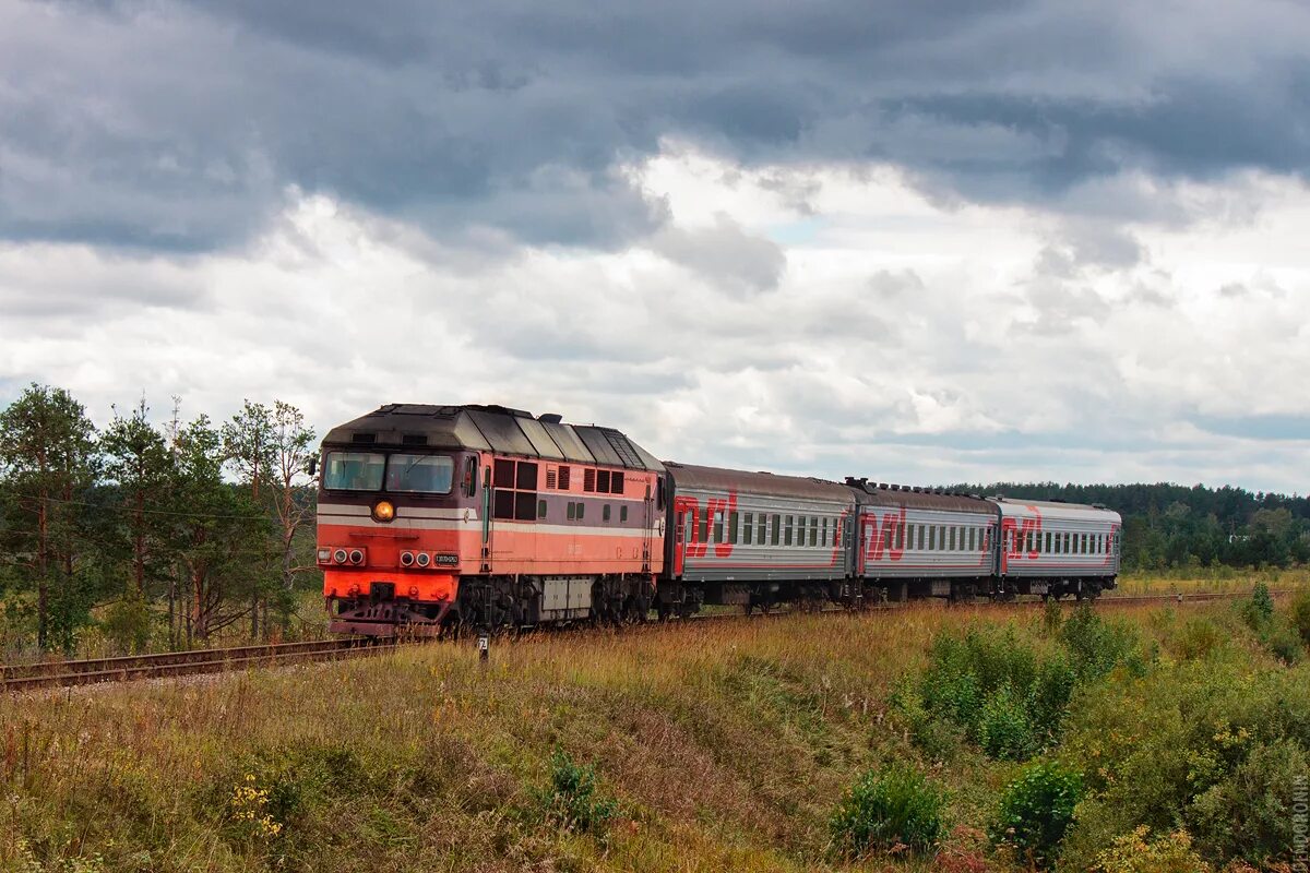 Поезд великие луки торопец. Поезд Осташков Великие Луки. Тепловоз Осташков Бологое. Электричка Великие Луки Осташков. Бологое Осташков паровоз.