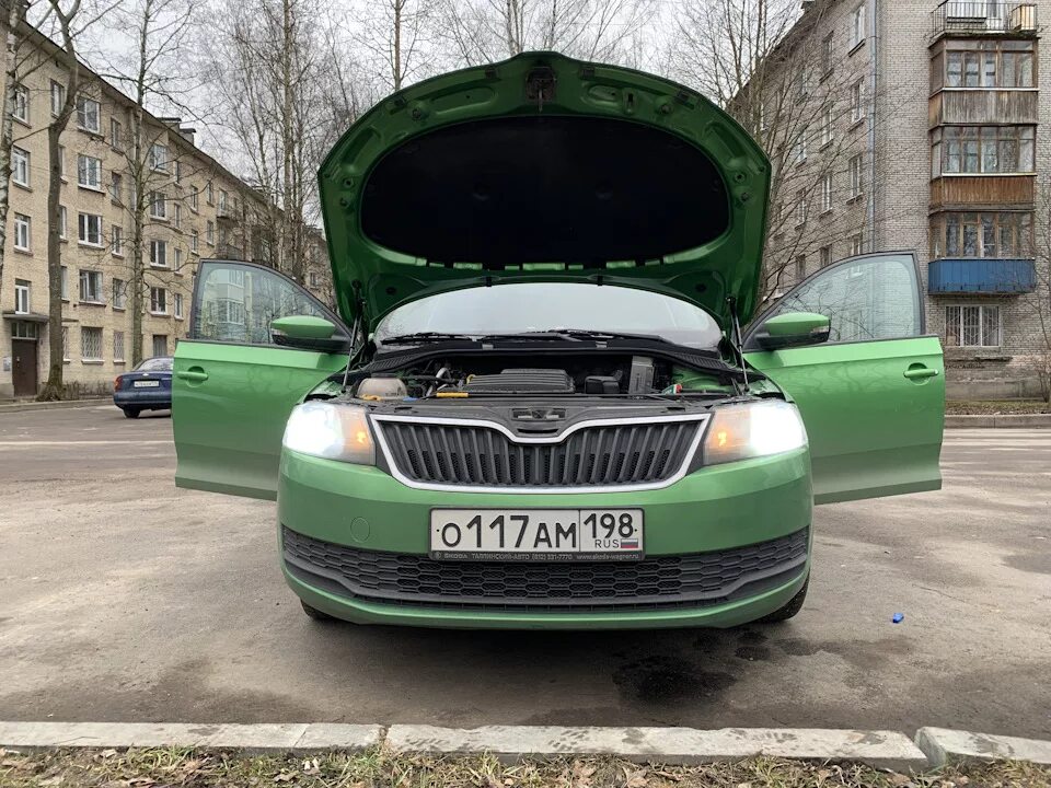 Капот Skoda Rapid. Шкода Рапид 2006. Капот Шкода Рапид 2018. Skoda 130 Rapid капот.