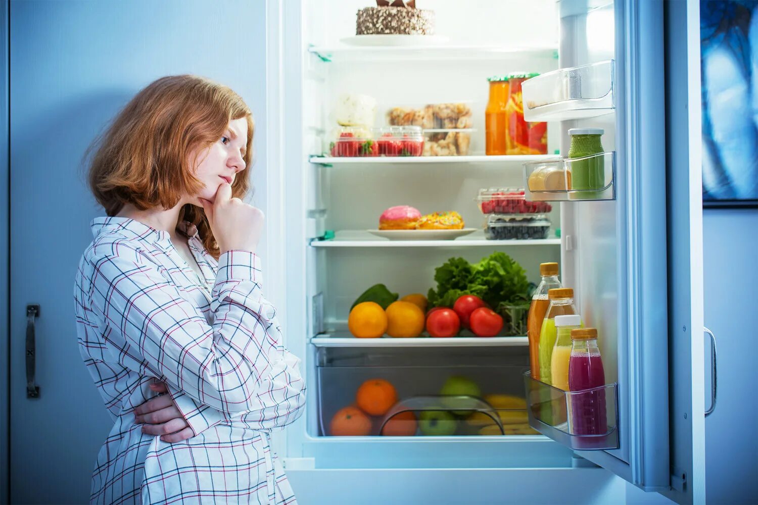 Холодильник для овощей. Продукты. Холодильник с продуктами. Хлеб в холодильнике.