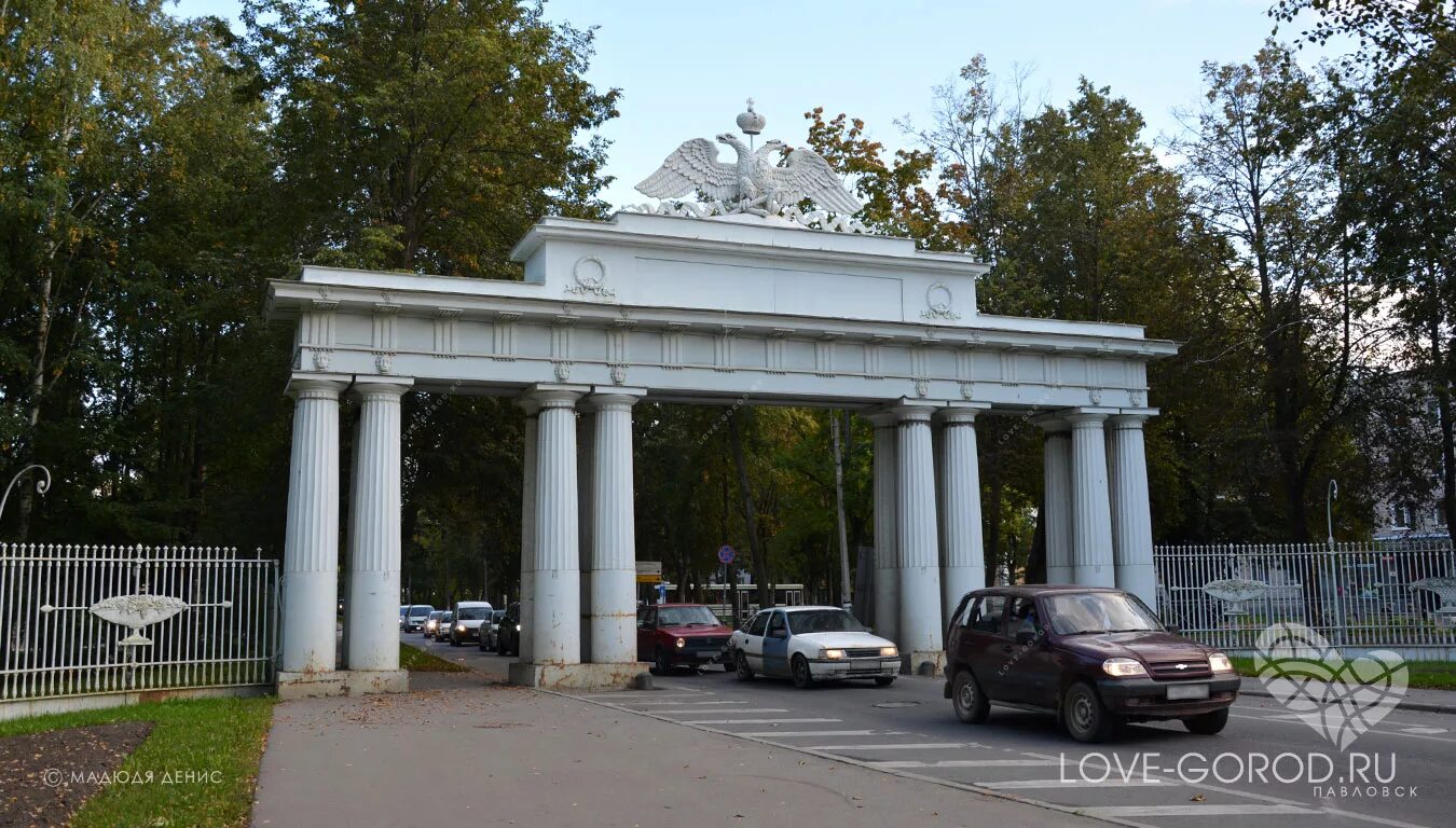 Встреча чугунные ворота. Чугунные ворота Павловск. Николаевские ворота Павловск. Павловск памятники. Павловск Обелиск.