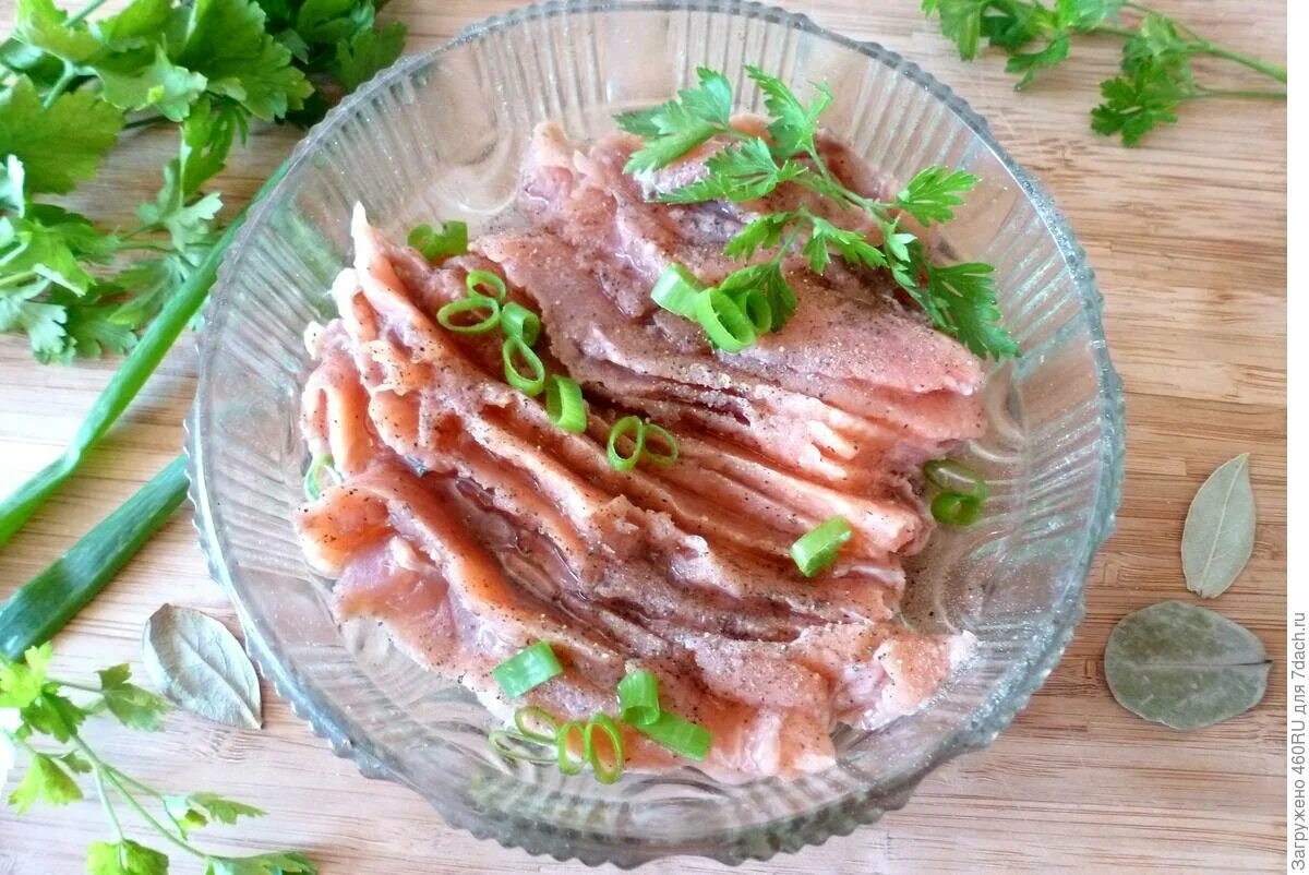 Горбуша с солеными огурцами. Горбуша соленая. Горбуша вкусная рыба. Горбуша слабосоленая. Горбуша малосольная.