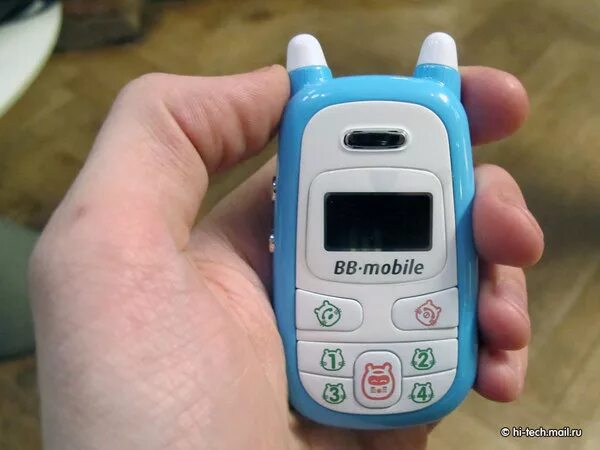 Телефон now. BB mobile жучок. Телефон плюшка. Детский телефон с тремя кнопками. Детский телефон с одной кнопкой.