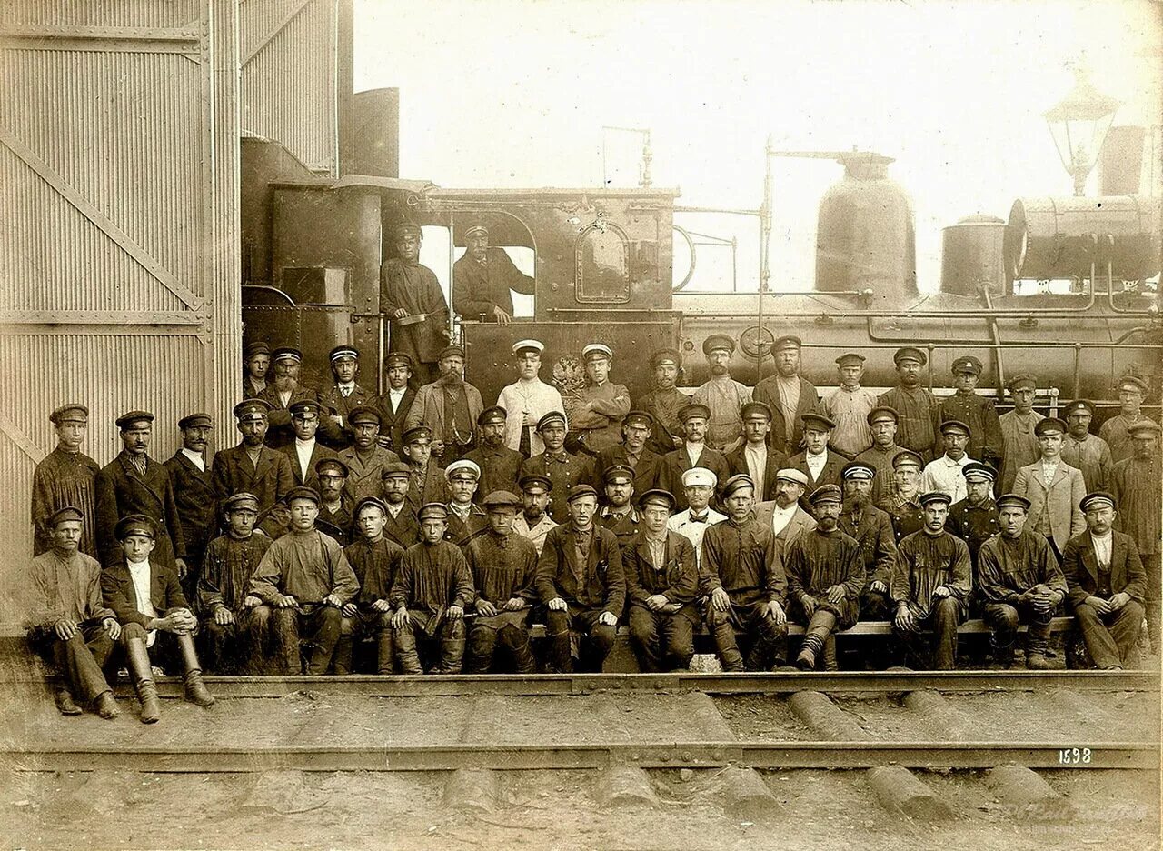 1 января 1900. Паровозное депо 19 век. Паровозное депо Златоуст. Уральская железная дорога 19 век. Паровозное депо станции Златоуст.