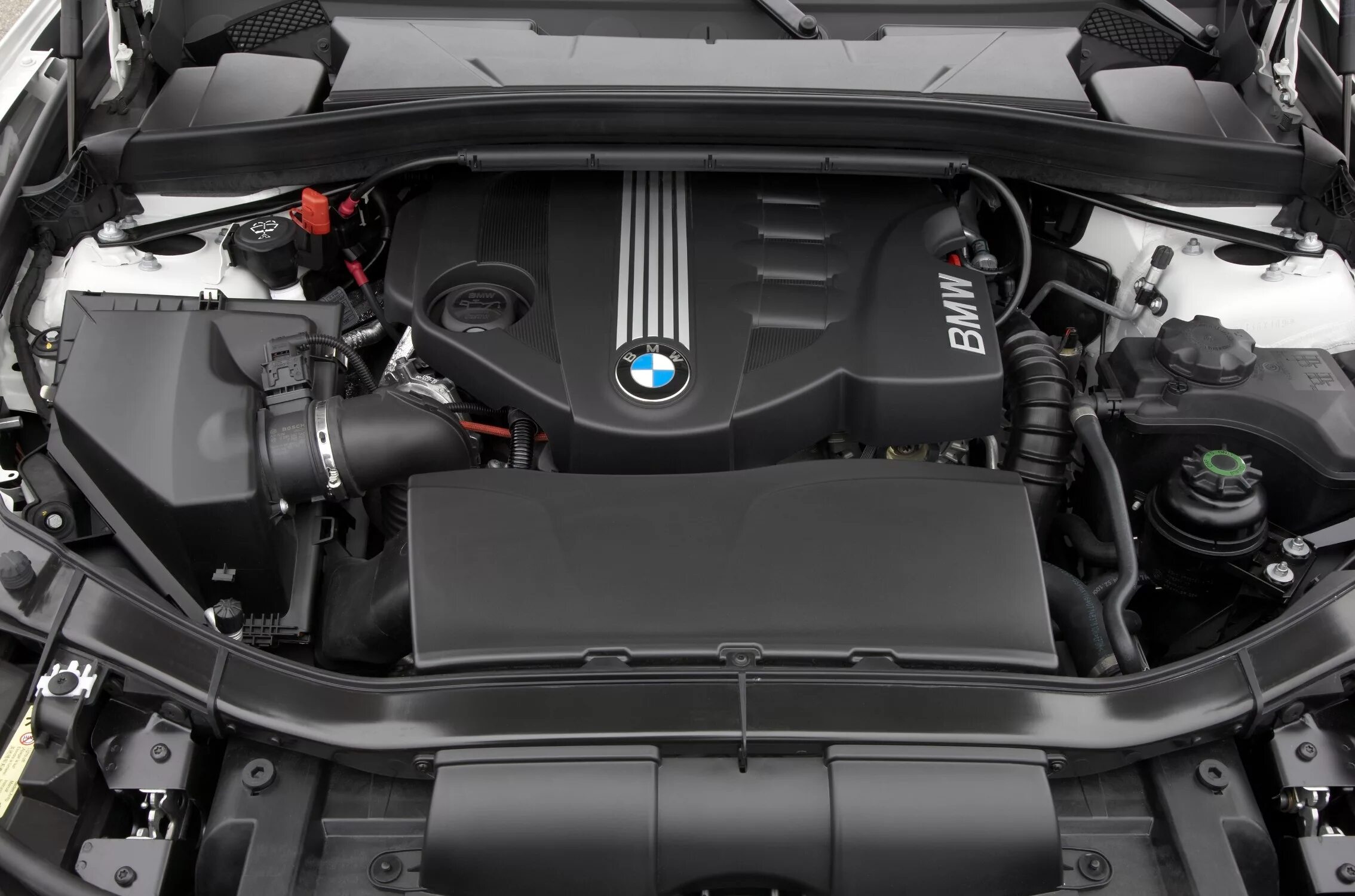 Двигатель бмв х3 2.0. BMW x1 дизель мотор. Двигатель БМВ х1 2.0. BMW x1 n47. Мотор BMW x3 g01.