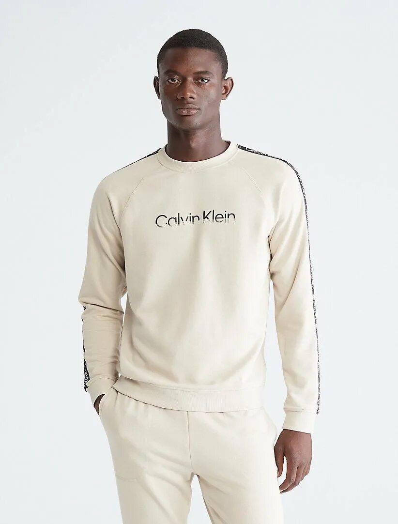 Магазин ck calvin klein. Стиль кельвин кляйн фирменный стиль. Кельвин кляйн презентация. Calvin klein америка. Топ кельвин кляйн розовый.