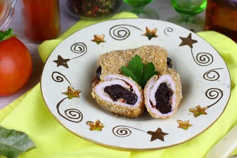 Рулет из свинины с черносливом