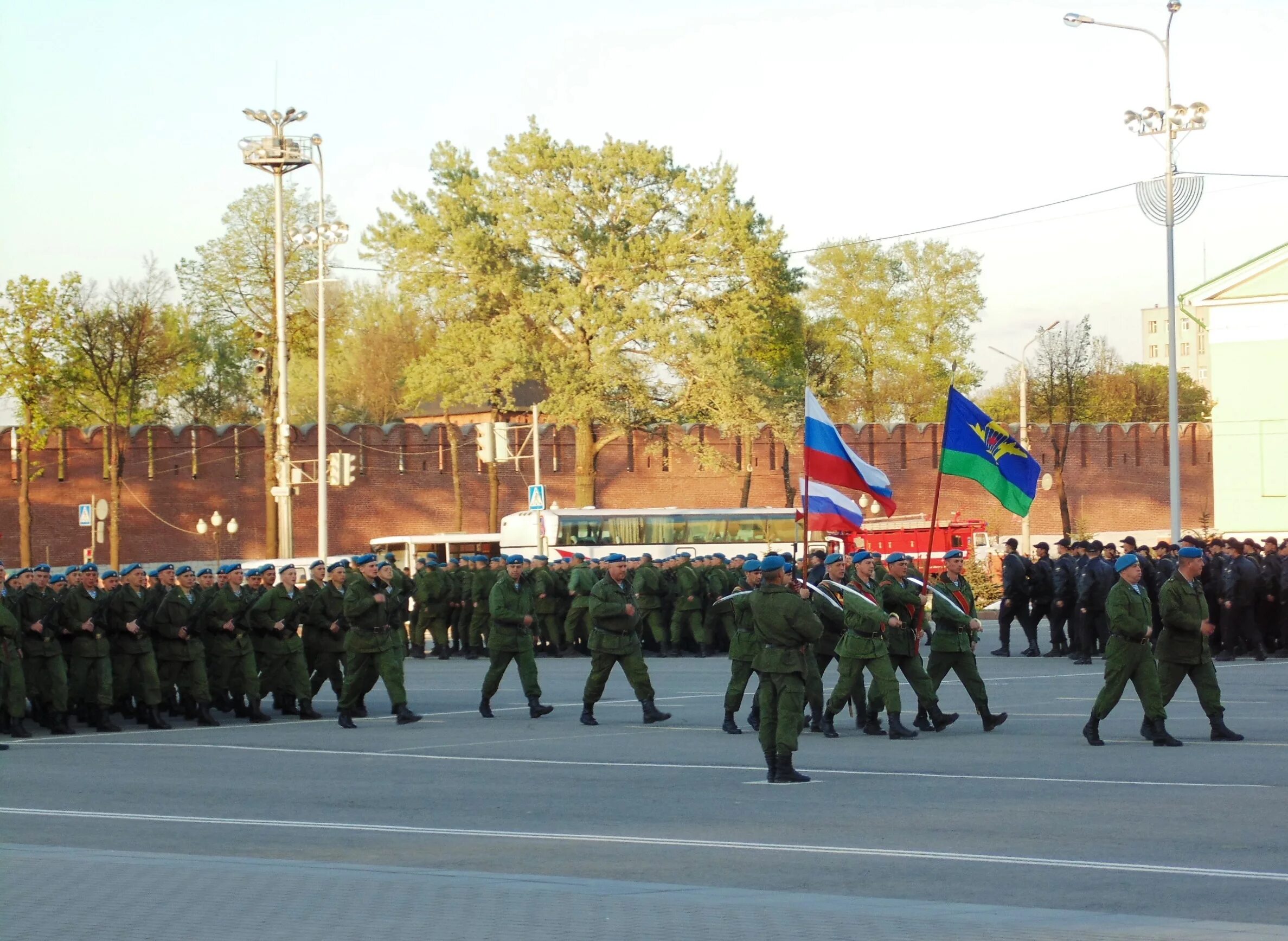 Магазин 9 мая тула. Репетиция парада Победы в Туле. Репетиция парада Победы 3 мая Тула. Парад 9 мая Тула. Парад 9 мая 2020 Тула.