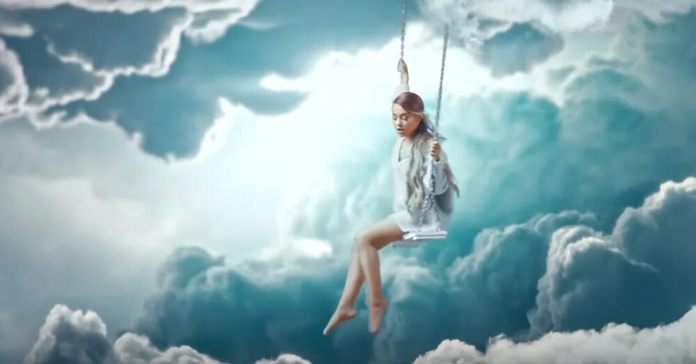 Девушка в облаках. Девочка на облаке. Девушка на качелях в облаках. Фотосессия в облаках.