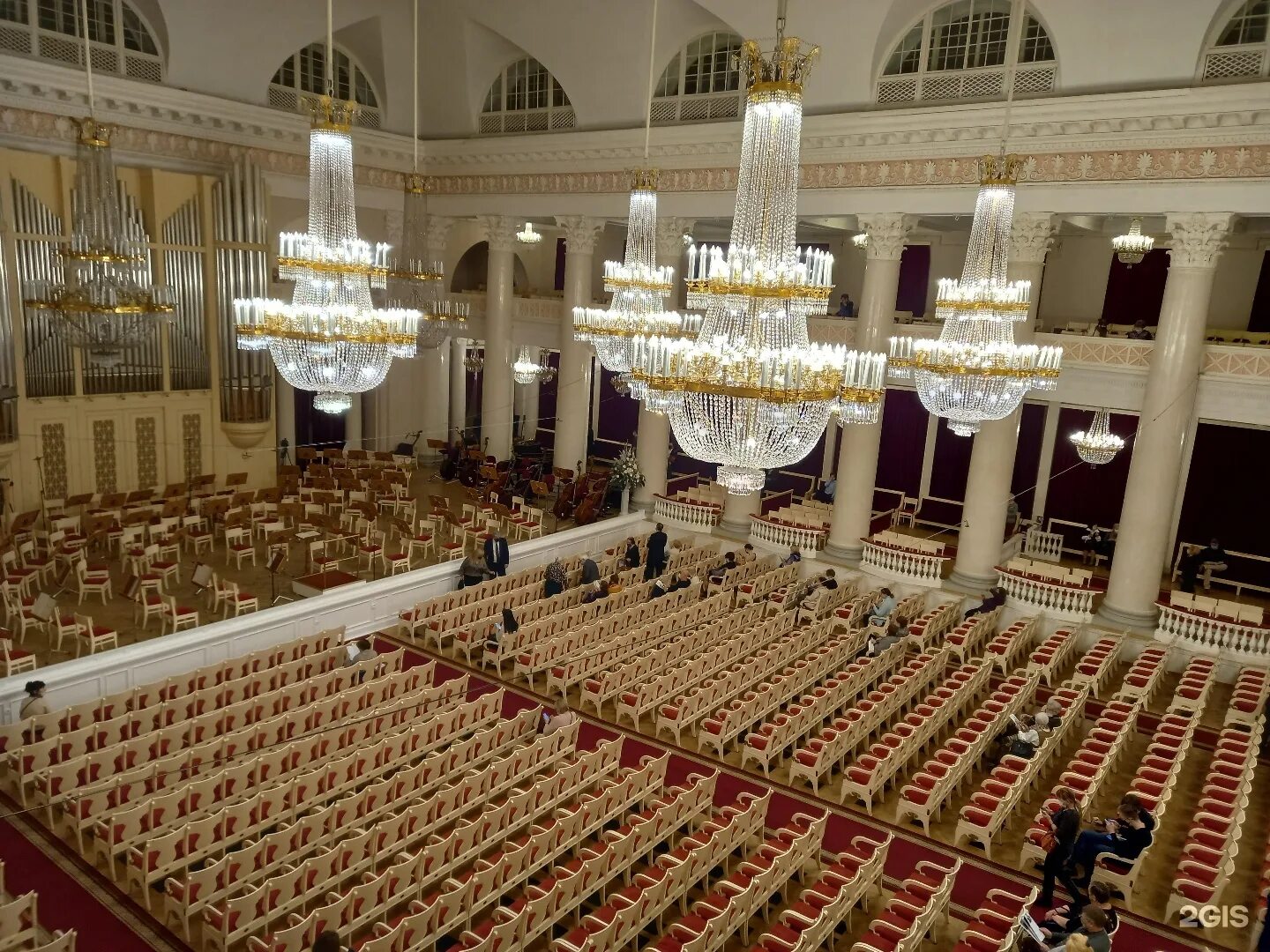 Филармония шостаковича сайт. Санкт-Петербургская Академическая филармония им. д. д. Шостаковича. Филармония имени д. д. Шостаковича, большой зал, Санкт-Петербург. Филармония Шостаковича. Филармония Шостаковича большой зал.