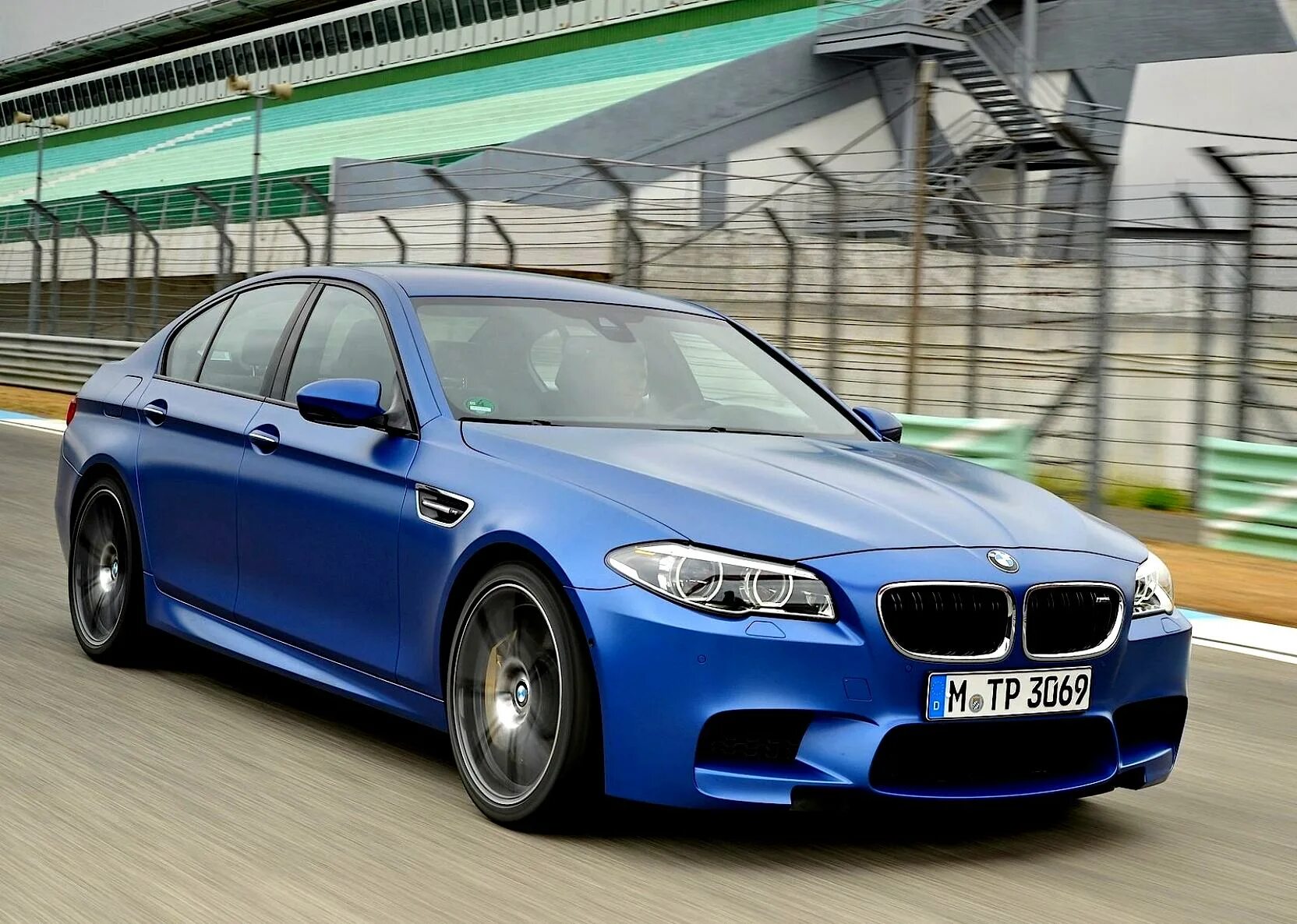 Bmw m 5 10. БМВ m5 f10. БМВ м5 ф10. BMW m5 f10 2014. BMW m5 f10 2016.