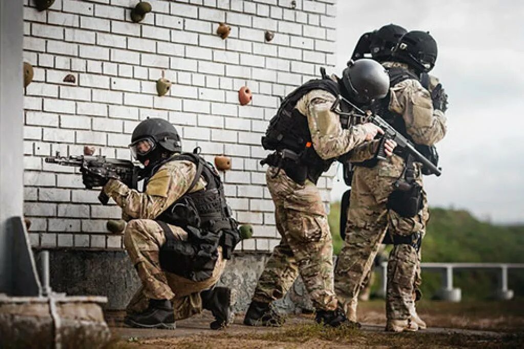 шлем сербского спецназа. каска gsg9. белгородский омон на учениях. арафатка чвк. арафатка special forces.