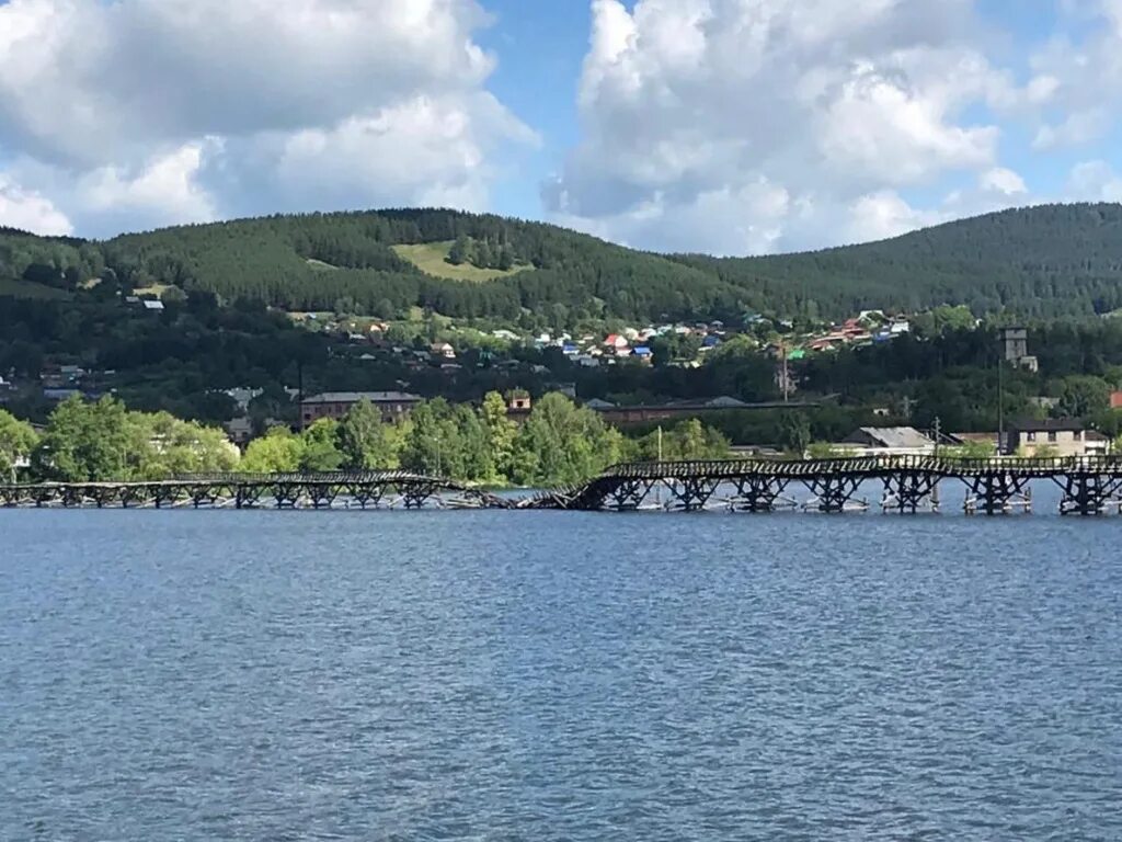 Самый белорецк. Водохранилище Белорецк. Осетровский пруд Белорецк база. Белорецк плотина. Мост Белорецк Башкортостан.