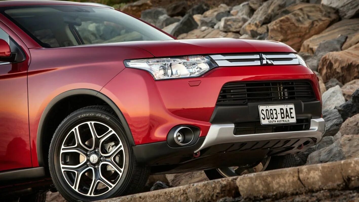 Колесо mitsubishi outlander. Мицубиси Аутлендер 2016. Митсубиси Аутлендер 3 2016. Mitsubishi Аутлендер 2016. Митсубиши Аутлендер 2016.