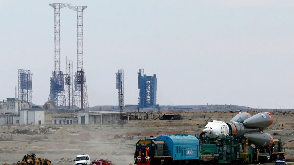Казахстан байконур космодром. Москва байконур разница. Байконур 1. Москва байконур разница. Ракета на космодроме байконур.
