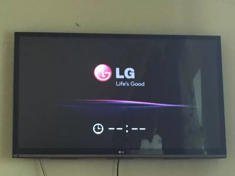 Отключили телевизор что делать. Телевизор LG 32 дюйма Life's good. LG 621 телевизор. Телевизор LG включается. Кнопка включения телевизора LG.