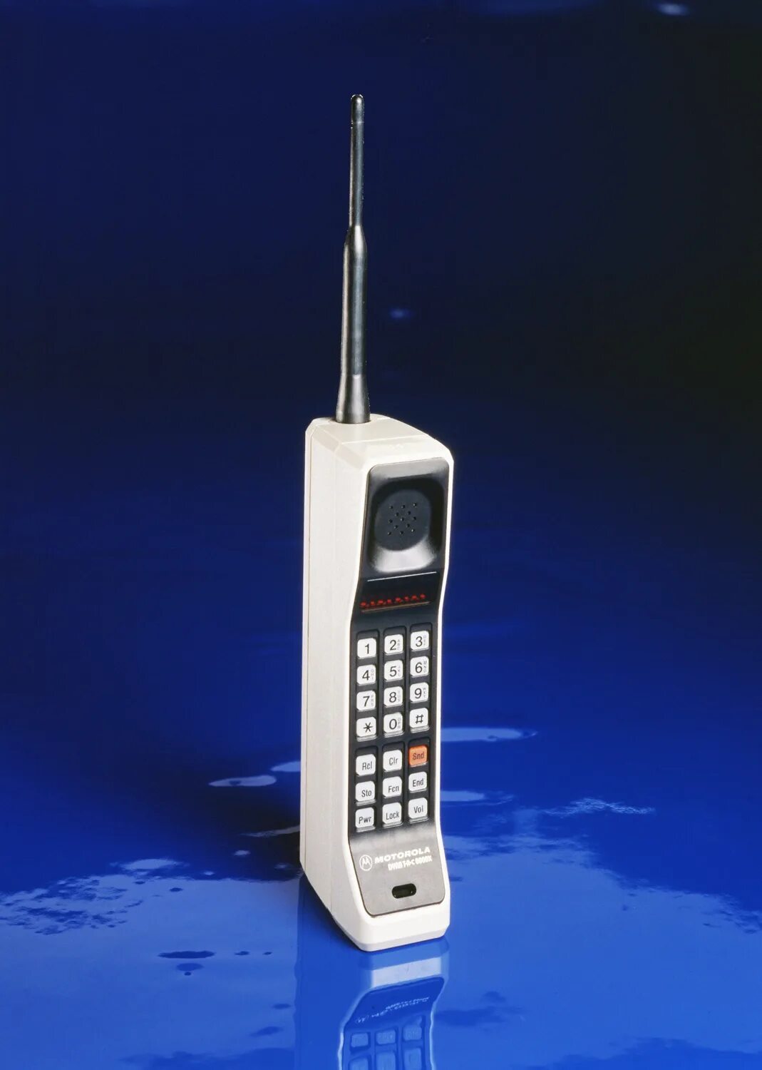 Карманный сотовый телефон. Motorola DYNATAC 8000x. Моторола 8000x. Motorola DYNATAC 8000. Motorola DYNATAC 8000x 1983 год.