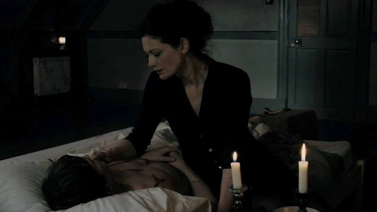 стайн ужастики сборник. обложка книги страшилки. фильм ловушка триллер 2021. зловещие мертвецы: черная книга фильм 2013. книги крови (2020) бритт робертсон.