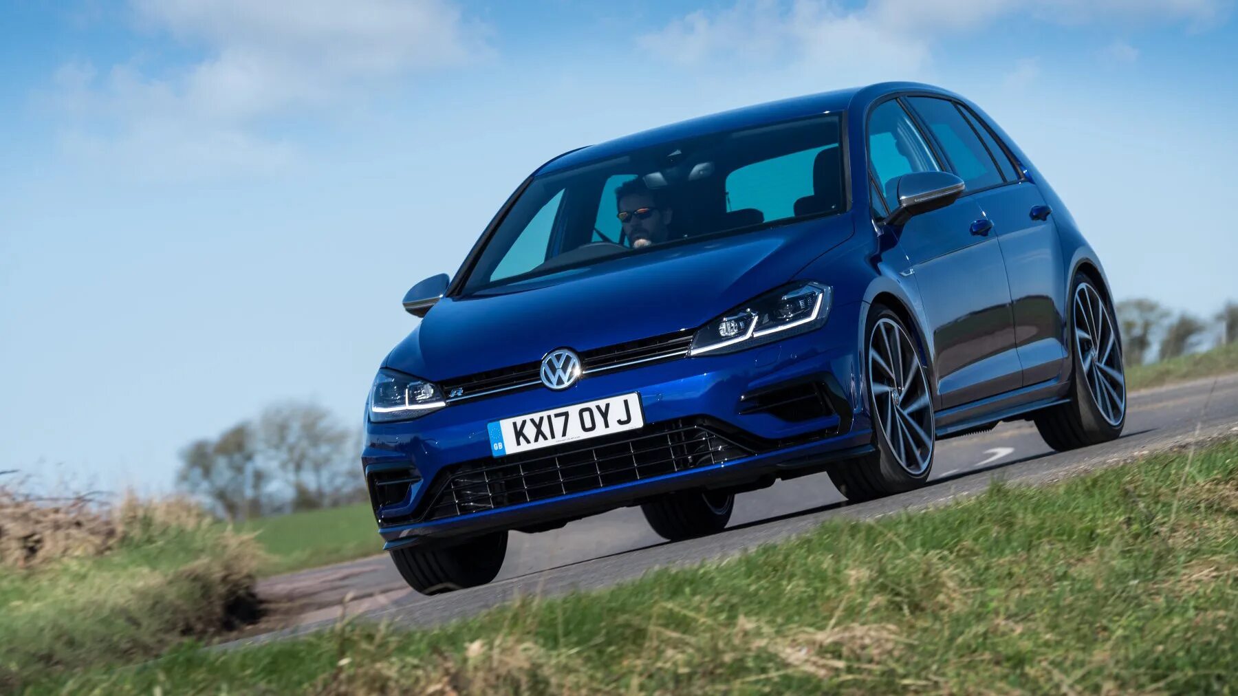 Golf r line 2023. Фольксваген гольф РС 2023. Гольф 7.5 rline. Машина Volkswagen Golf r.