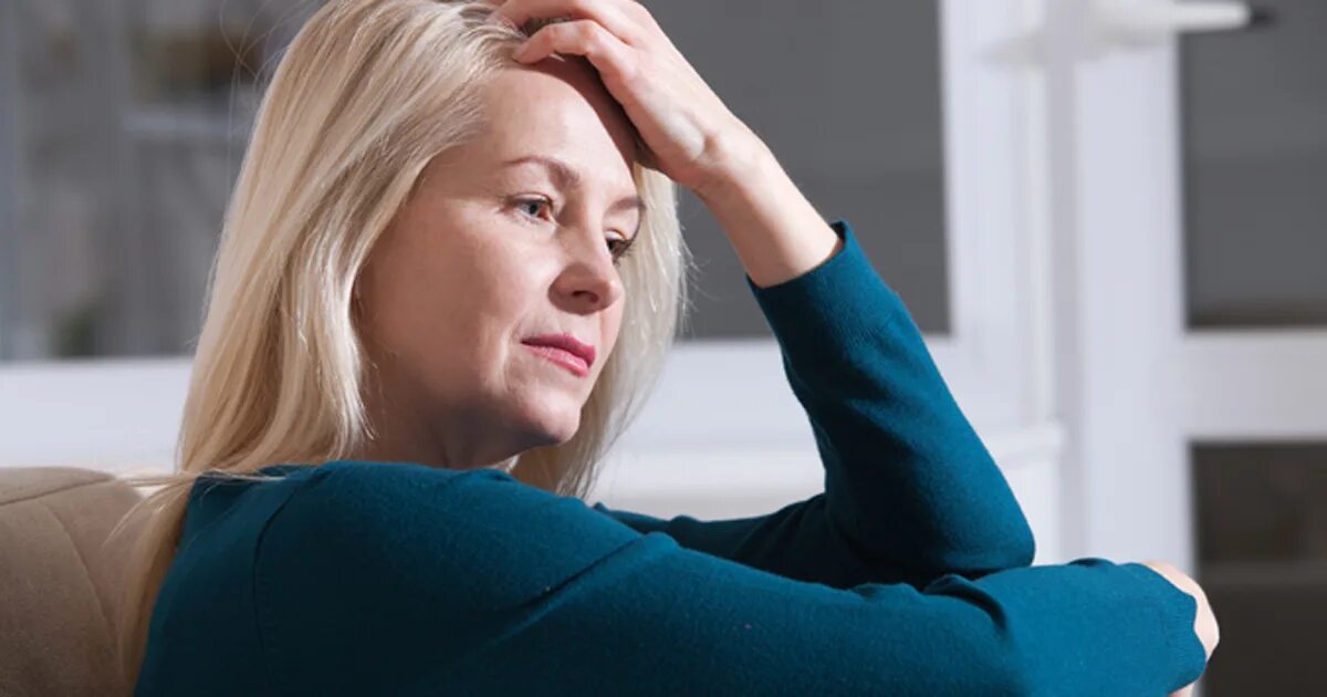 Женщина 40 лет депрессия. Женщина в депрессии. Женщина в стрессе. Грустная женщина средних лет. Кризис женщина.