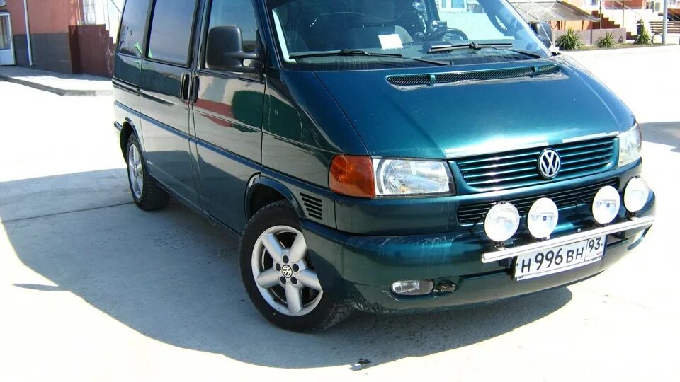 Транспортер т4 с пробегом. Фольксваген t4 Мультивен. VW Transporter t4 2002. Фольксваген т4 2002. Фолсваген Мульти вен т-4.