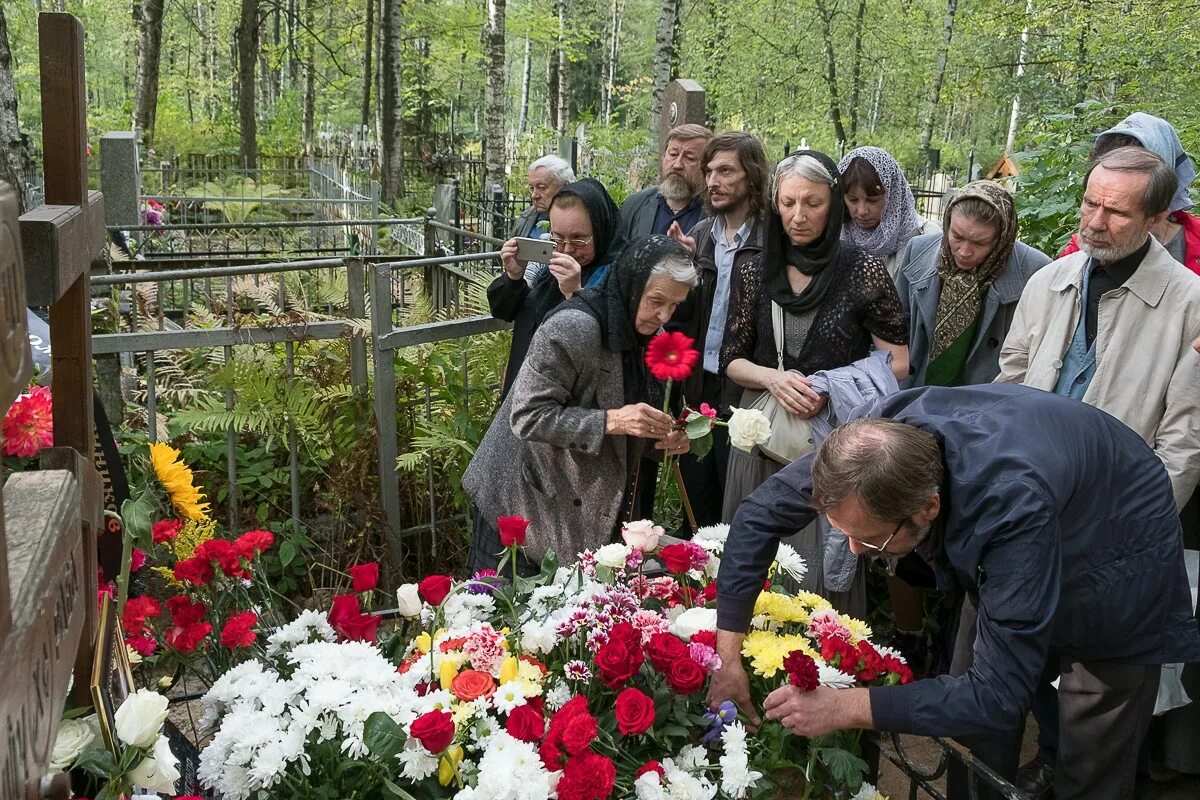 Где похоронены писатели. Похороны Ракова, Толмачева.