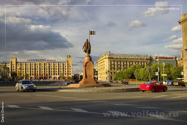 Площадь павших борцов. Площадь павших борцов волгоград. центральная площадь волгограда. площадь революции волгоград. центральный ансамбль площади павших борцов.