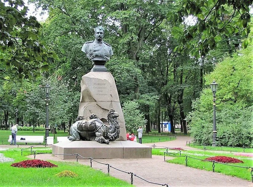 Пржевальский похоронен. Верблюд Пржевальского в Санкт-Петербурге. Александровский сад Пржевальский.