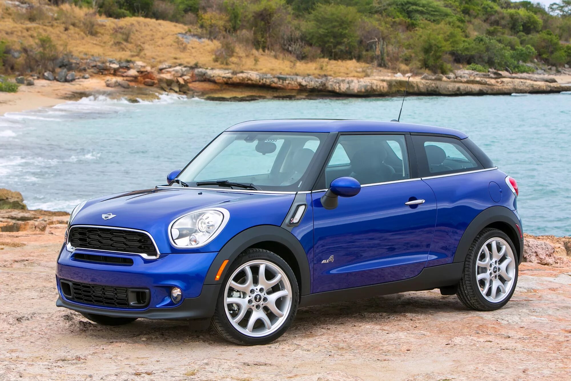 Мини мини контент. Mini Cooper Paceman. Mini Cooper s Paceman. Mini Cooper Paceman 2013. Mini Paceman 2019.