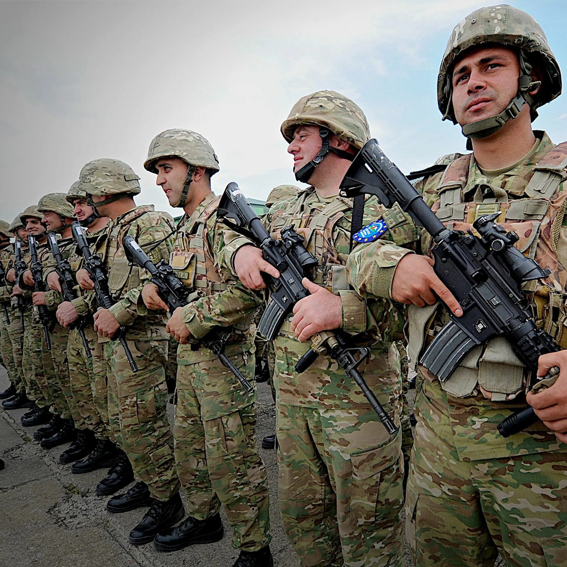 Груз грузию. Грузинская армия. Грузинская Военная форма. Вооруженные силы Грузии. Грузинские войска.