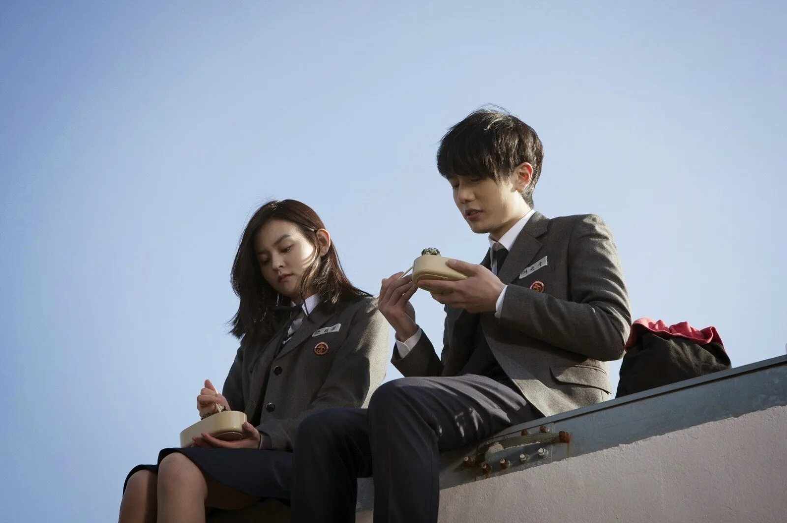 Мой третьесортный путь (2017). Сошедшая с рельсов дорама. Дорама пока ты спишь герои. Пассажирский поезд сошел с рельс. Корейский электропоезд.