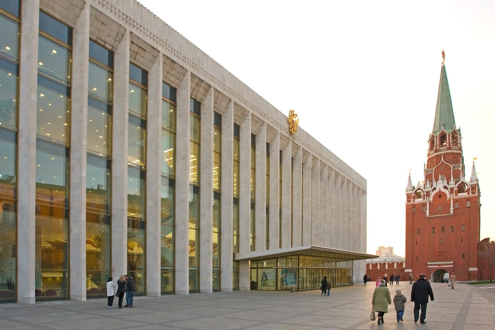 Воздвиженка 1 кремлевский. Государственный Кремлевский дворец Москва. Государственный Кремлёвский дворец дворцы Московского Кремля. Государственный Кремлёвский дворец Посохин. Кремль государственный Кремлевский дворец.