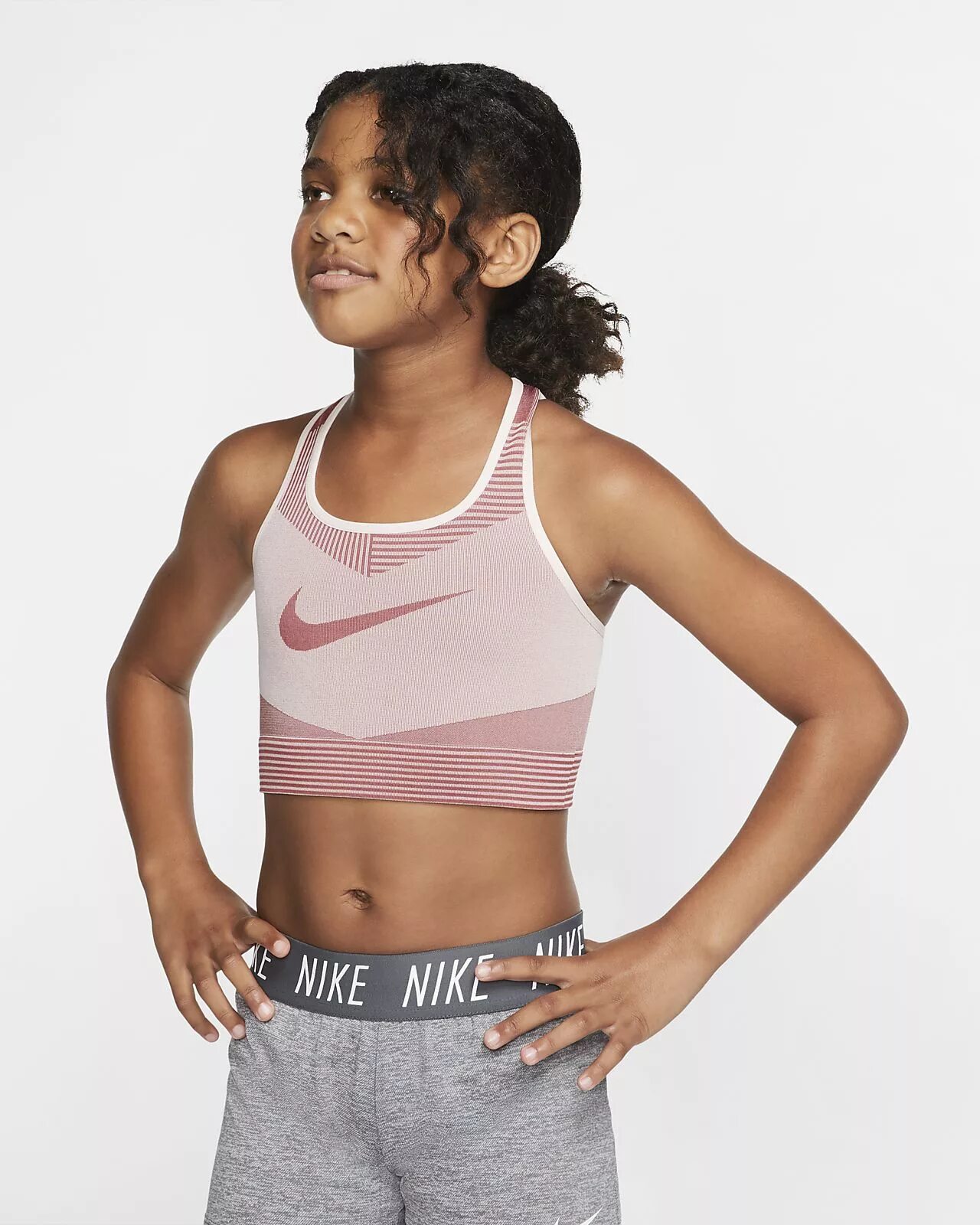 Топик 11 лет. Спортивный топ бра Nike. Спортивный топ для девочки. Топик для девочки 12. Топик для девочки 10 лет.