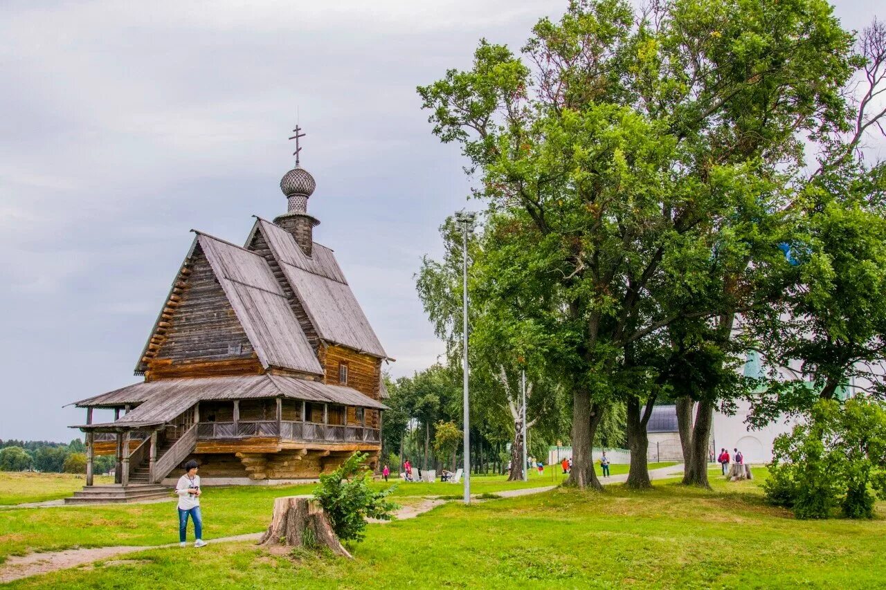 В каком городе находится деревянного зодчества. Храм деревянного зодчества Суздаль. Музей деревянного зодчества в Суздале. Музей деревянного зодчества в Суздале Церковь. Никольская Церковь Суздаль.