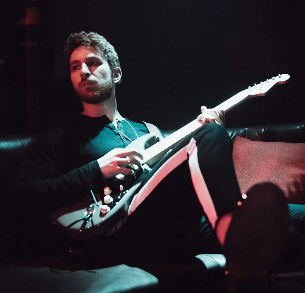 Two feet обложка. Two feet певец. Закхари уильям «билл» десс. Two feet певец. Two feet concerts 2023.