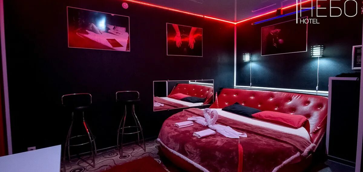 Комнаты в городе омске. Комната в общежитии. Тони олмеко. М губкина. Галактика вип зал.