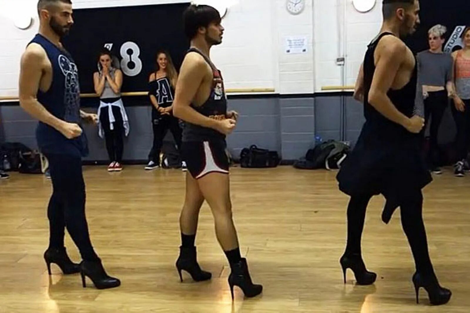 Танцы на каблуках хай хиллс. High heels танцы. Хай хиллс танцы. Хайт хиллс танцы. Хай хиллс танцоры.