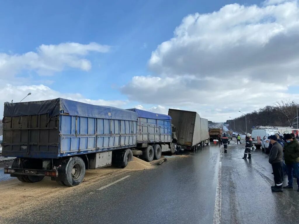 Авария м5 уфа. Авария на трассе м5 Башкирия вчера. Авария м5 в Уфе на трассе.