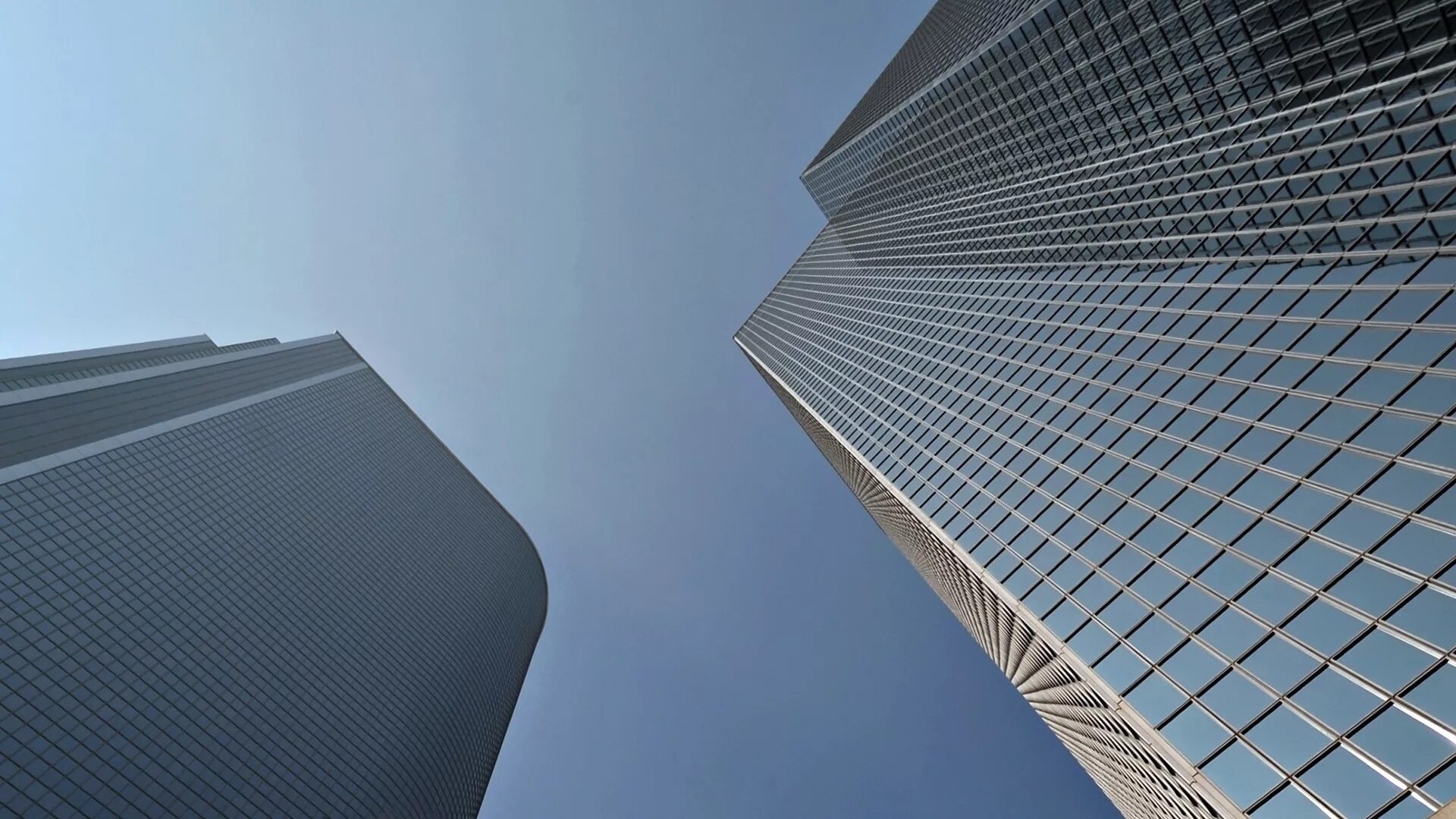 Обои снизу. Небоскребы Нью-Йорка вид снизу. Небоскреб Умеда Осака. Высотные здания. Стеклянный небоскреб.