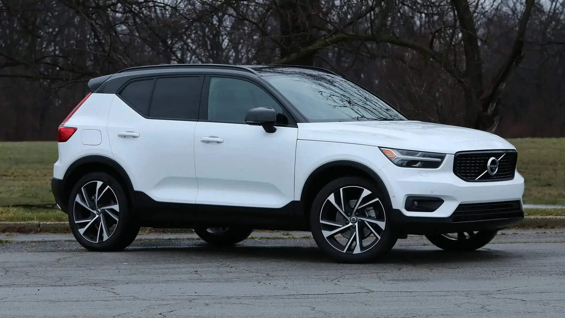 Сх 40. Вольво хс40 2022. Volvo xc40. Вольво xc40 2019. Volvo xc40 2022 Рестайлинг.