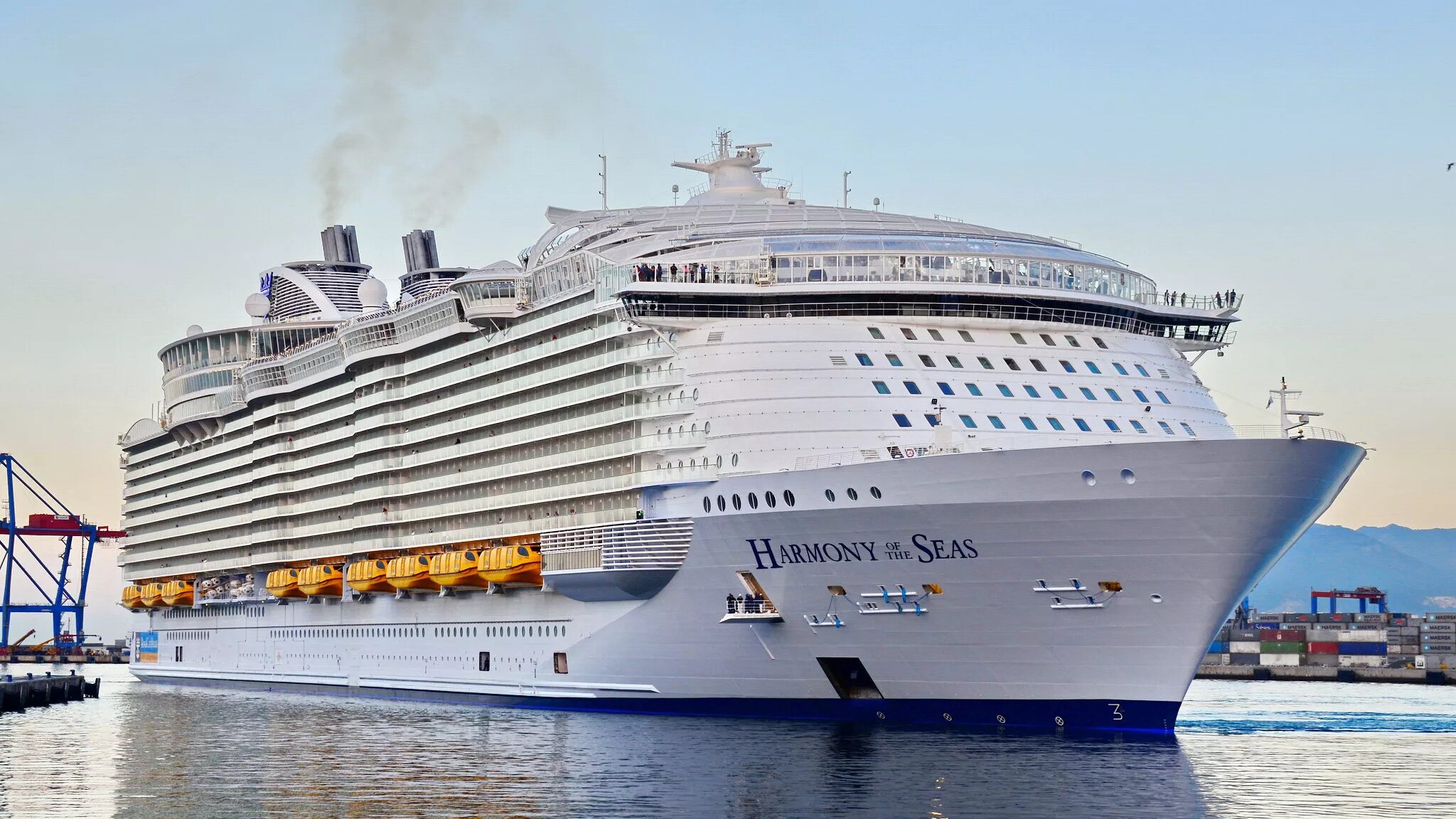 Harmony of the seas зеленая зона. Harmony of the seas. Круизные лайнер harmony. Круизный корабль гармония морей. Symphony of the seas круизный лайнер.