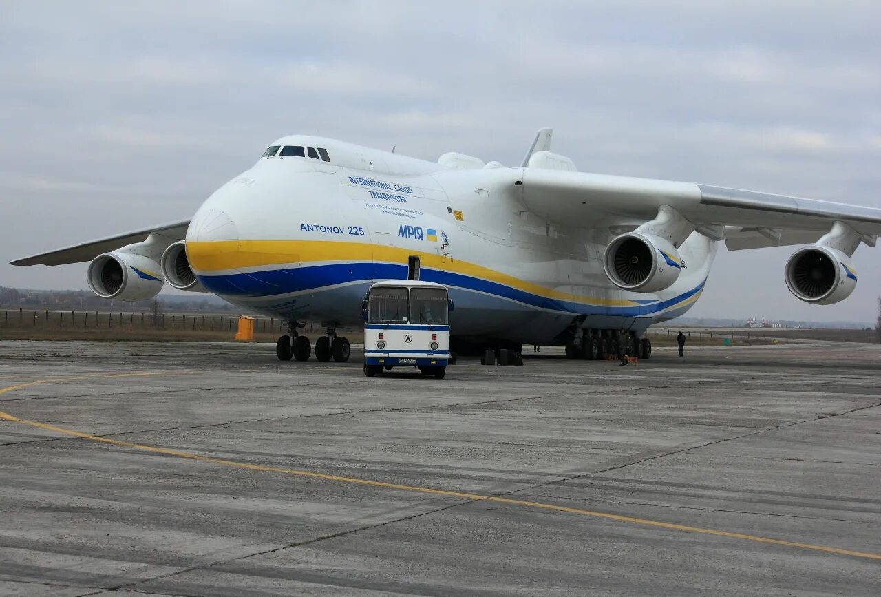 Ан 225 купить. АН-225 Мрия. АН-225 «Мрия» (мечта). Антонов 225. АН-225 Мрия нос.