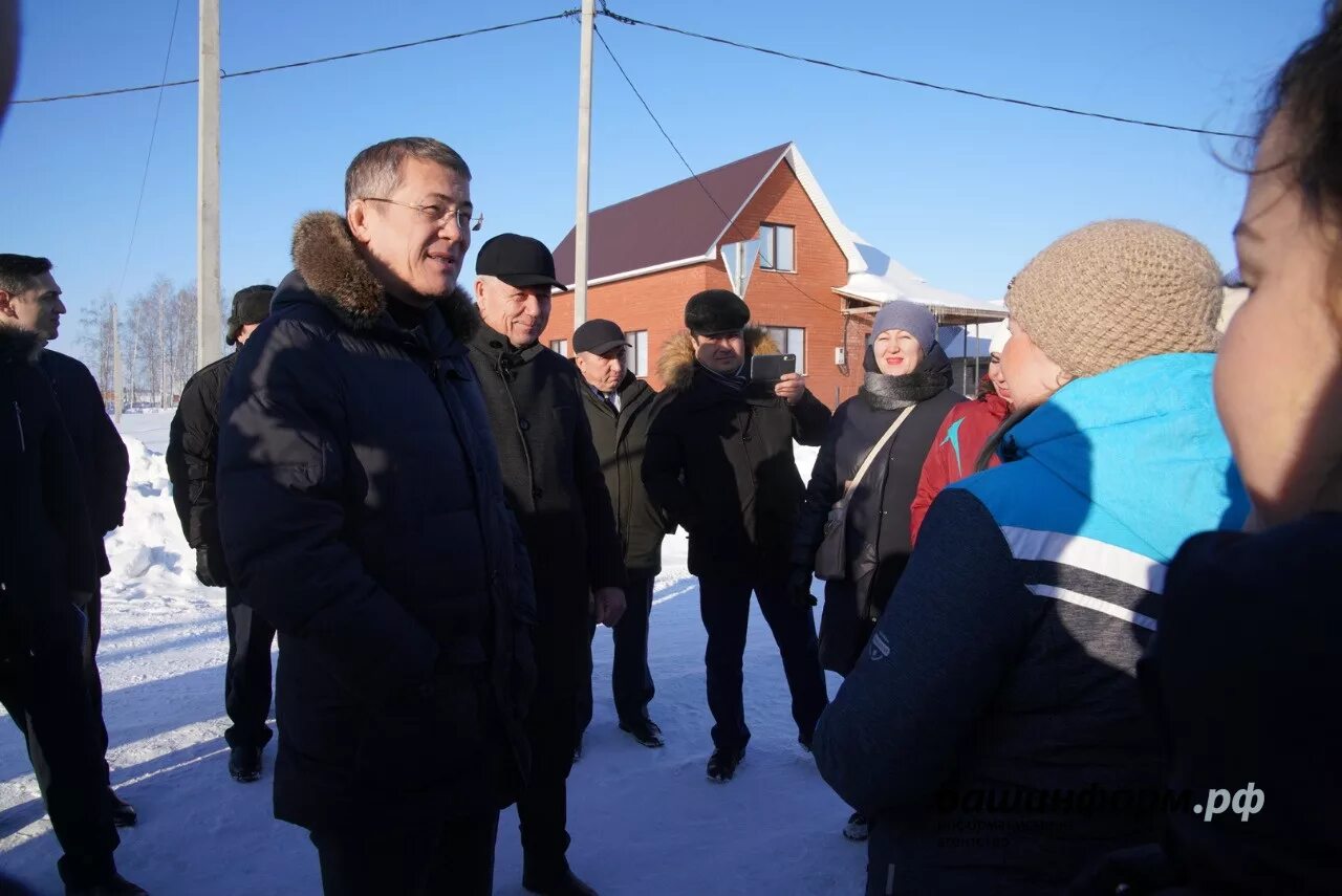 Миякинский район село Киргиз Мияки. Школа Киргиз-Мияки село Родниковка. Южная Школьная микрорайон Киргиз Мияки. Село Родниковка Миякинский район школа. Киргиз мияки сегодня