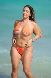 Thick and Sexy: Ara Queen Bae in Bikini on Miami Beach. 