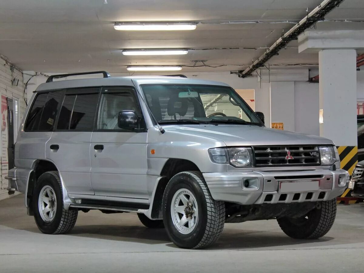 Паджеро 2 поколение купить. Мицубиси Паджеро 2. Mitsubishi Pajero 2 1999. Митсубиси Паджеро 2 1999. Митсубиси Паджеро 2покаление.