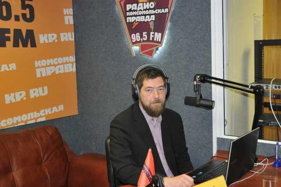 Радио волгоград 24. Радиостанция комсомольская правда. Комсомольское радио волгоград. Журналисты волгограда. Радио кп.