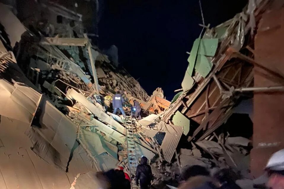 оползень в буйнакске. оползень в сочи 2021. бытха сочи оползни. произошел обвал. левадки дубки симферополь.