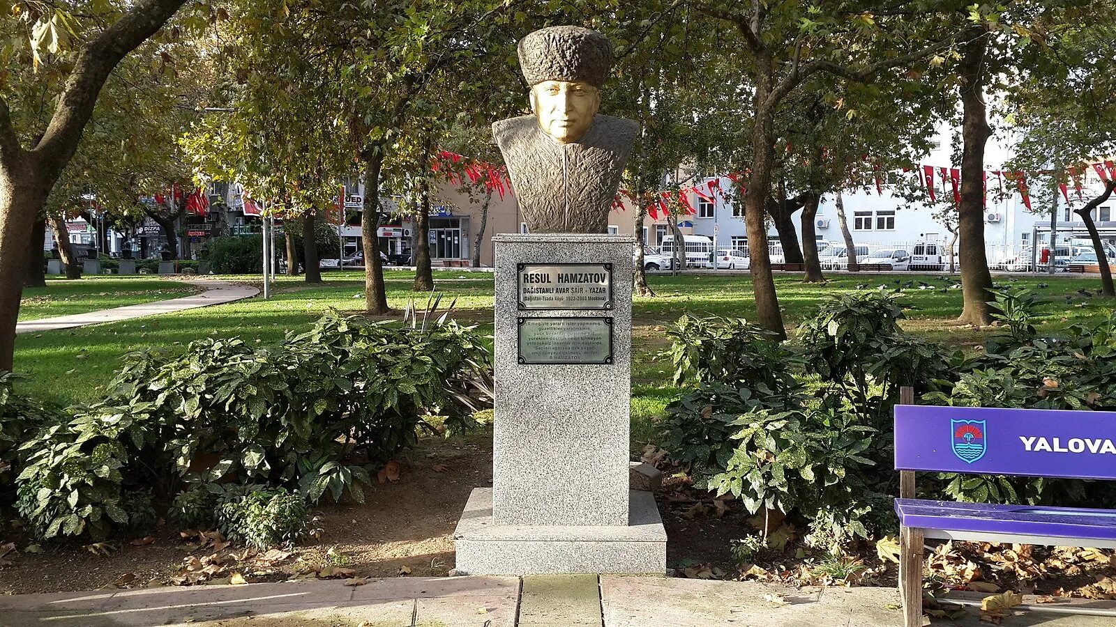 Памятник расула гамзатова в махачкале. Парк расула гамзатова. Лакский театр махачкала. Парк расула гамзатова. Парк расула гамзатова.